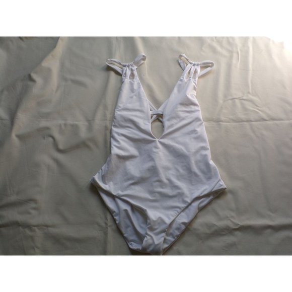 BECCA Color Code Skylar Plunge One-Piece Swimsuit Small (4-6) White NEW - Picture 8 of 12
